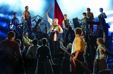 New production images and extension period announced for LES MISÉRABLES
