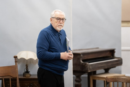 Rehearsal images released for LONG DAY'S JOURNEY INTO NIGHT