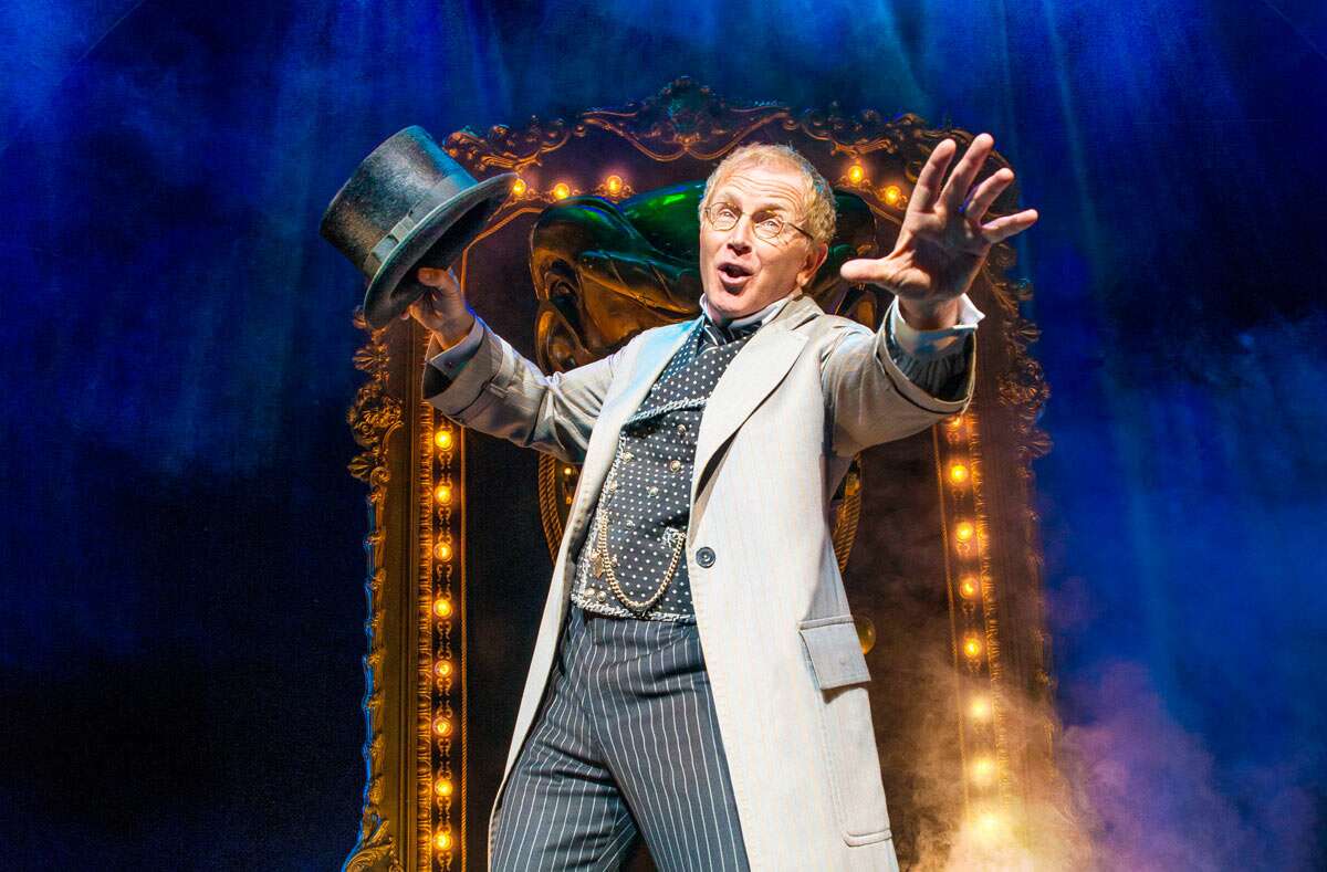 Mark Curry as the Wizard in Wicked