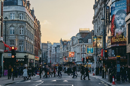 On Theatre Etiquette: Some Do's and Don'ts