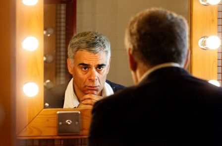 Review: LIVING WITH THE LIGHTS ON at The Young Vic