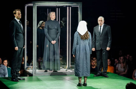 Review: A MIDSUMMER NIGHT’S DREAM at The Bridge Theatre