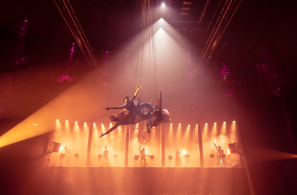 Fuerza Bruta - Aven at the Roundhouse Photo credit  Johan Persson