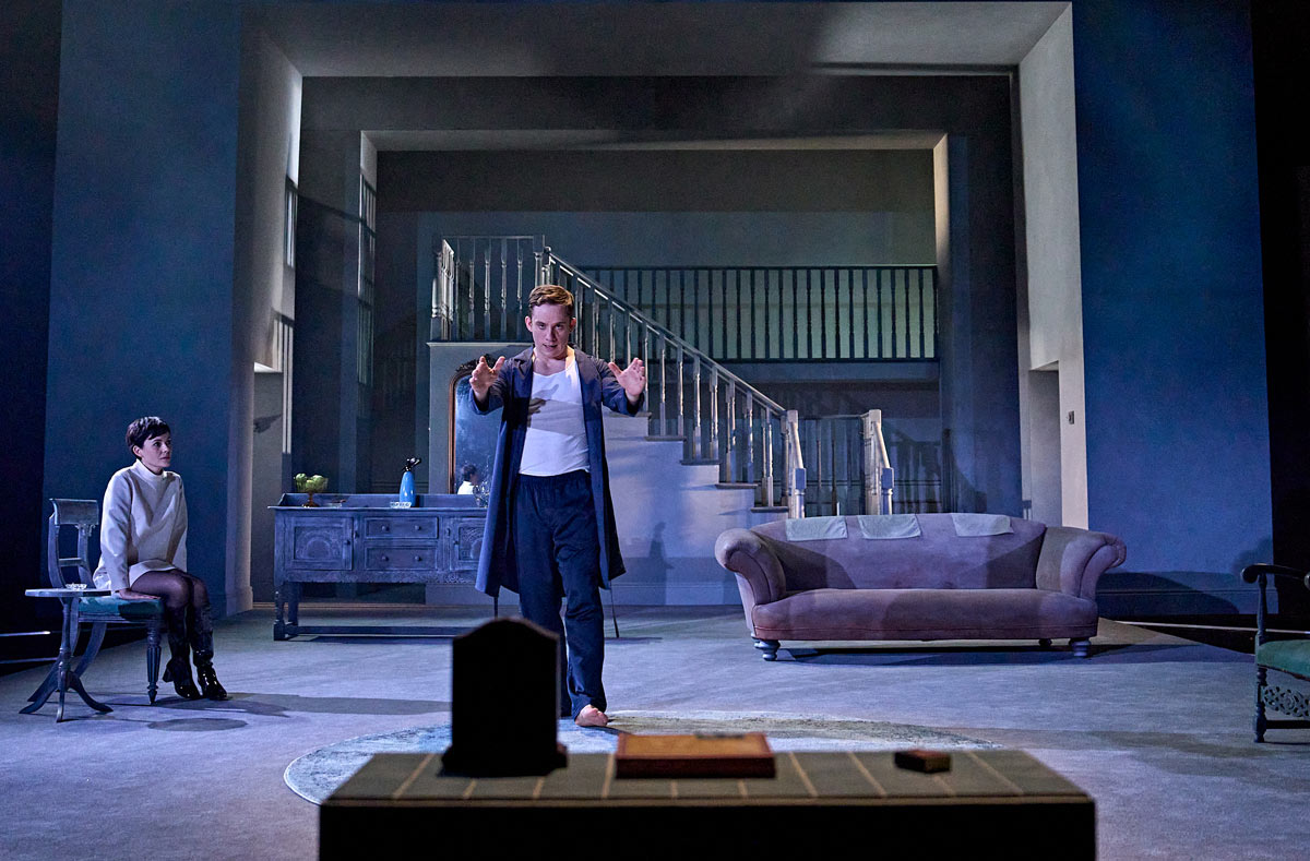 Lisa Diveney and Joe Cole in The Homecoming at Young Vic. © Manuel Harlan