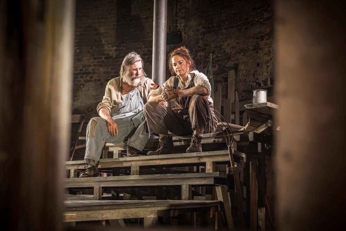 David Threlfall and Ruth Wilson in A Moon for the Misbegotten at the Almeida Theatre. Credit Marc Brenner.