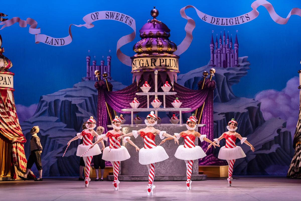 English National Ballet in Nutcracker by Aaron S. Watkin and Arielle Smith (C) Johan Persson