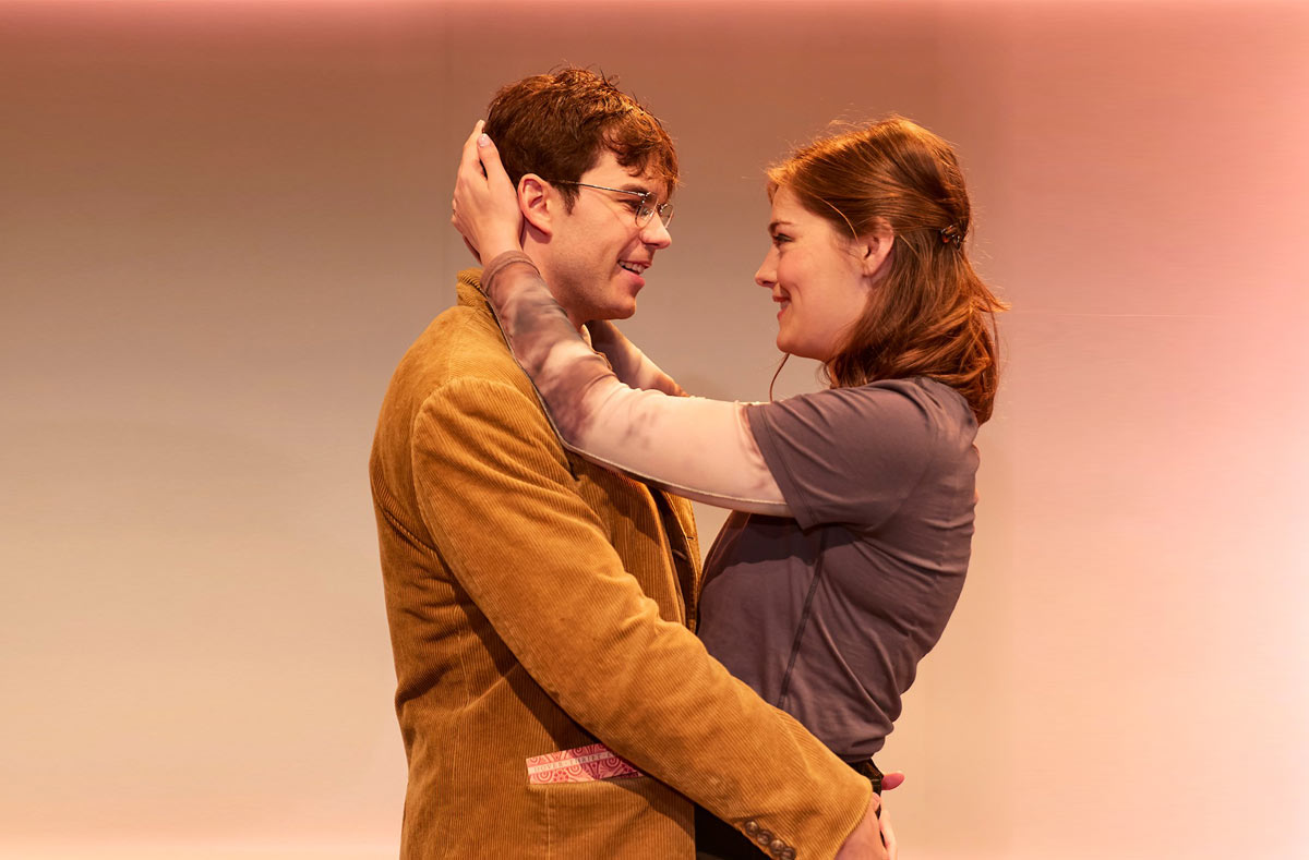 Luke Newton and Amber Anderson in The Shape of Things at Park Theatre. Photo by Mark Douet.