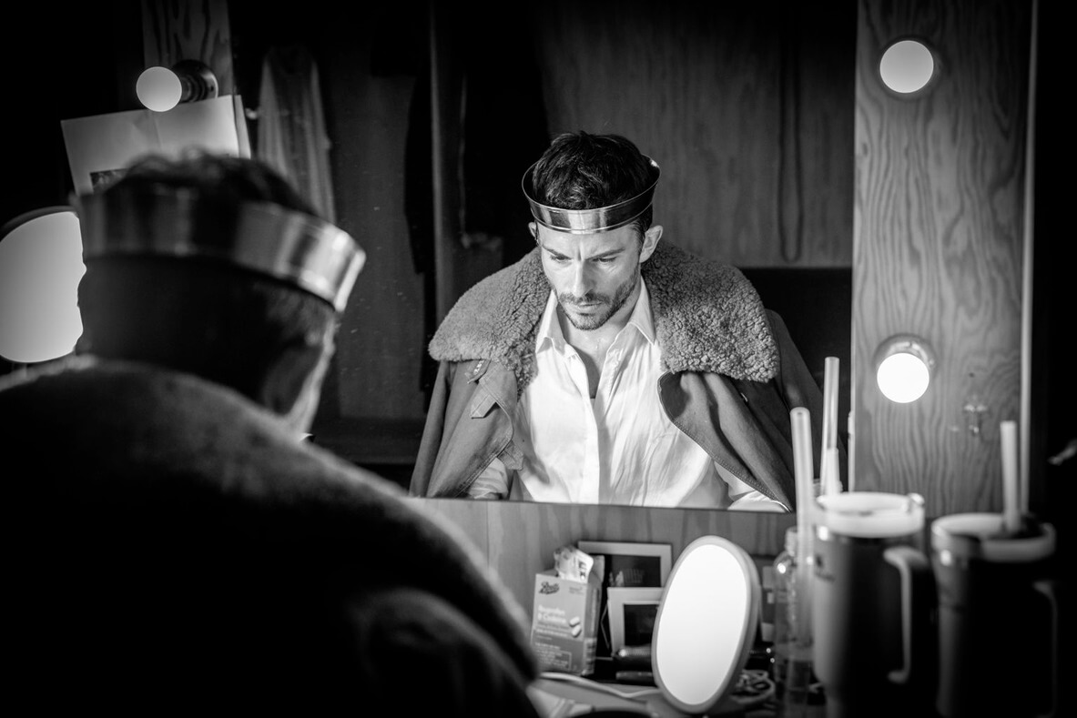 Jonathan Bailey in RICHARD II at the Bridge Theatre. Photo by Craig Sugden