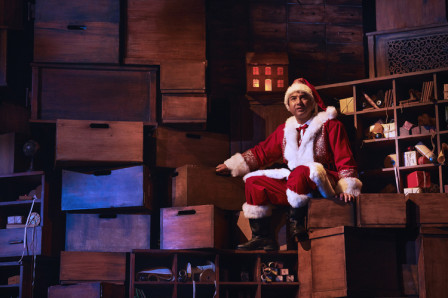 Production images released for A CHRISTMAS CAROL-ISH at @sohoplace
