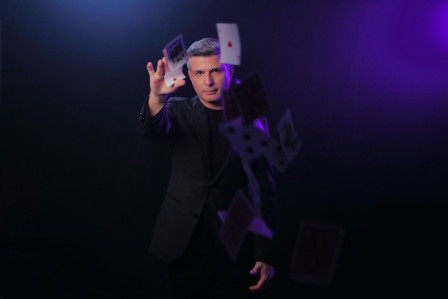 Magician Asi Wind's new show INCREDIBLY HUMAN announces West End run