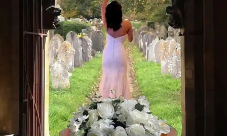 Review: FOUR FUNERALS AND A WEDDING, Bread and Roses Theatre