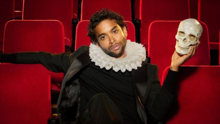 Review: HAMLET at the National Theatre