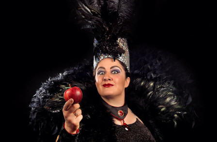 Review: MIRROR, MIRROR at King’s Head Theatre