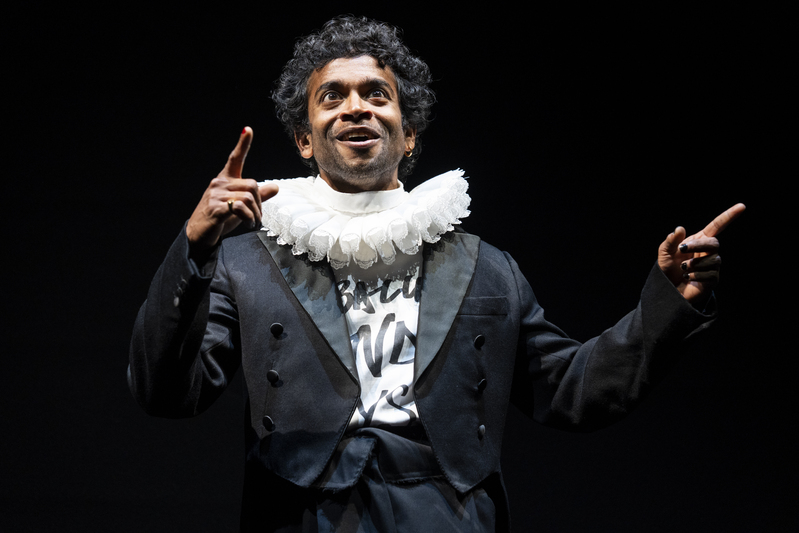 hamlet national theatre review